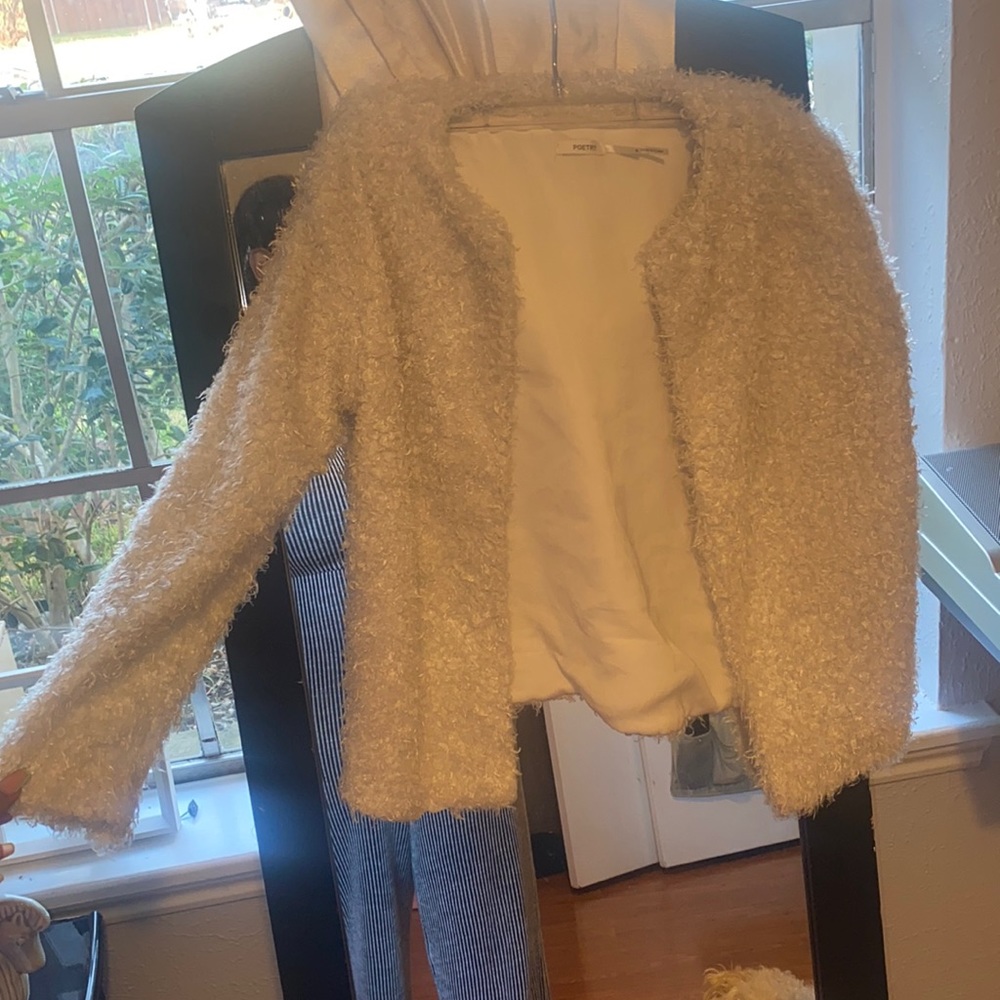 Beautiful cream sweater kind of cropped perfect for the holidays